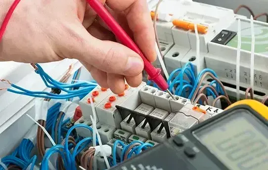 Professional electrician in Holloway